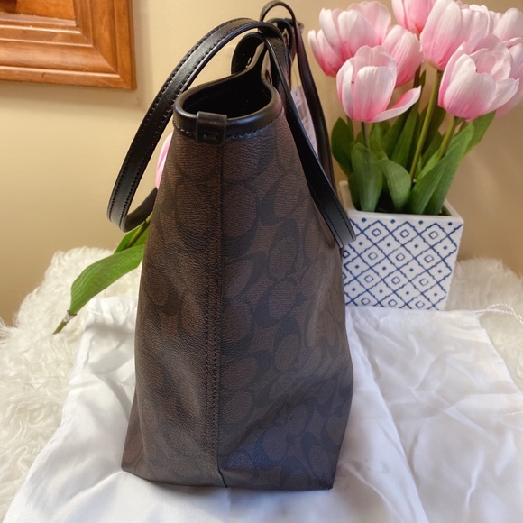 Coach City tote in signature - Picture 3 of 9